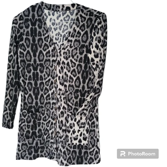 Black/Gray/White Button Front Top W Pockets - S - Picture 1 of 7